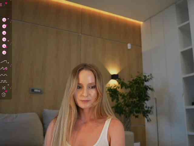nude webcam Peeach