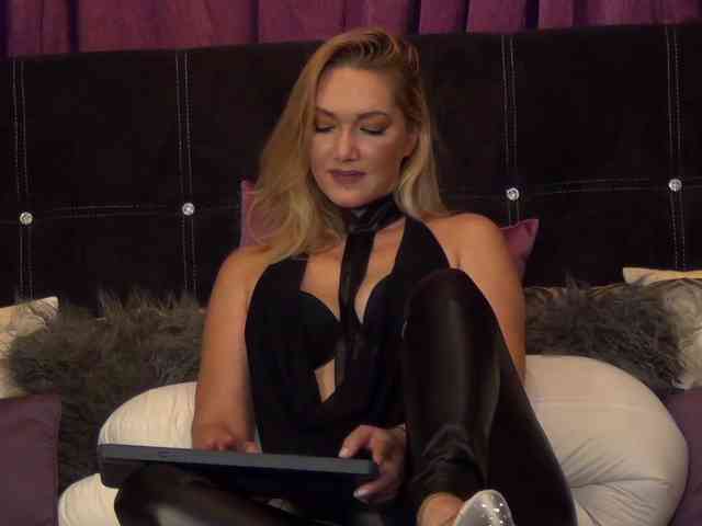 NicoleSinn webcam