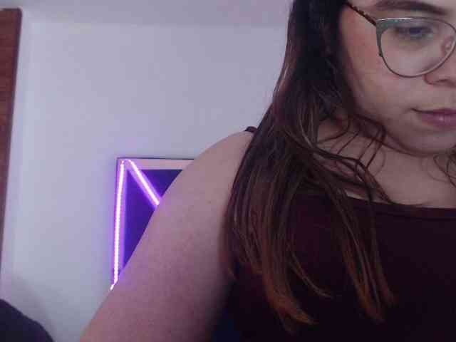 EmmaCoxx21 Live Webcam on BongaCams