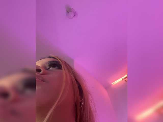 Evellyyn's BongaCams show and profile