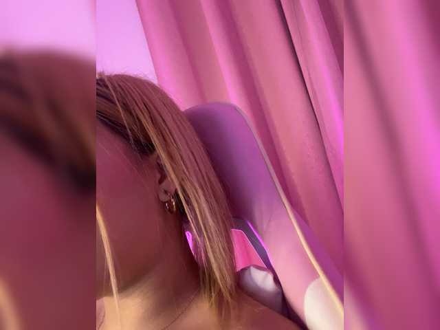 Evellyyn's BongaCams show and profile