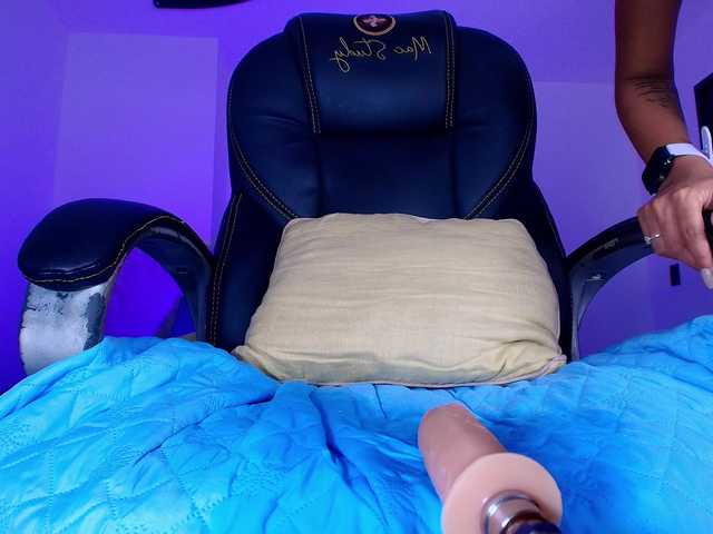 naomi-k's BongaCams show and profile