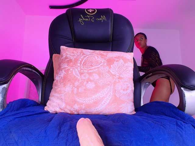 naomi-k's BongaCams show and profile