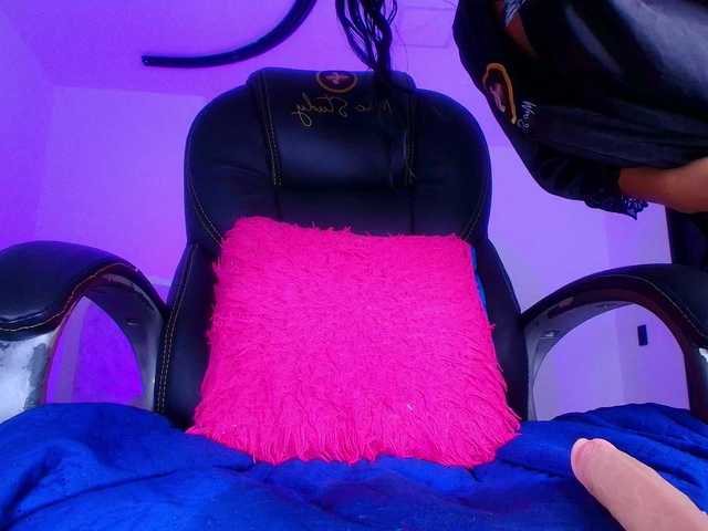 naomi-k's BongaCams show and profile