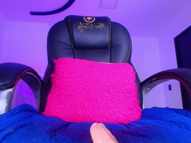 naomi-k's BongaCams show and profile