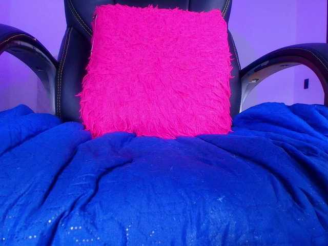 naomi-k's BongaCams show and profile