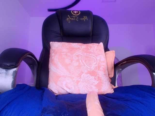 naomi-k's BongaCams show and profile