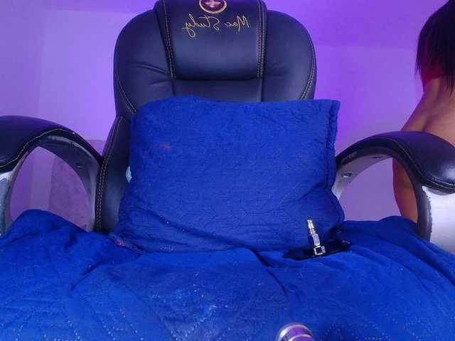 naomi-k's BongaCams show and profile