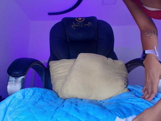 naomi-k's BongaCams show and profile