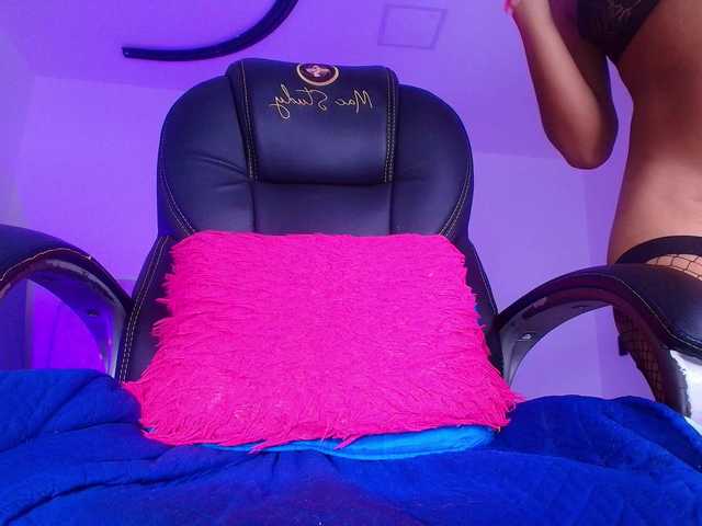 naomi-k's BongaCams show and profile