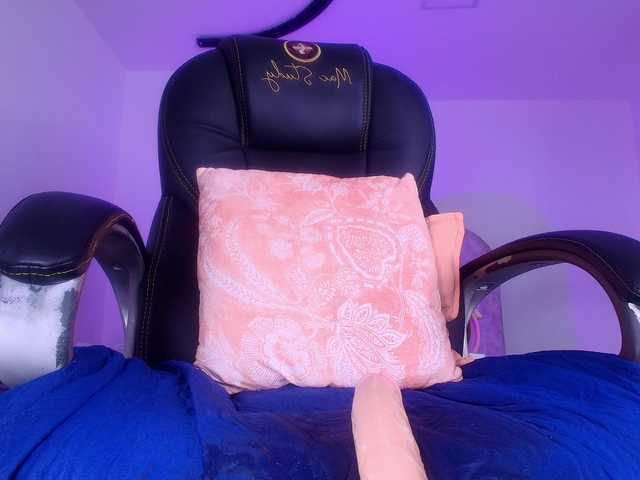 naomi-k's BongaCams show and profile