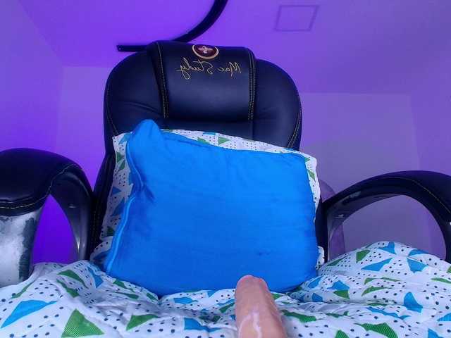 naomi-k's BongaCams show and profile