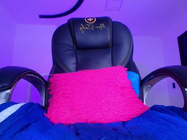 naomi-k's BongaCams show and profile