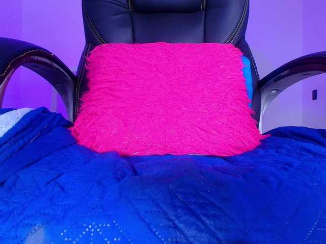 naomi-k's BongaCams show and profile