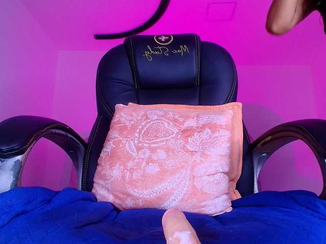 naomi-k's BongaCams show and profile