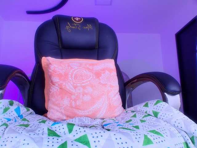 naomi-k's BongaCams show and profile