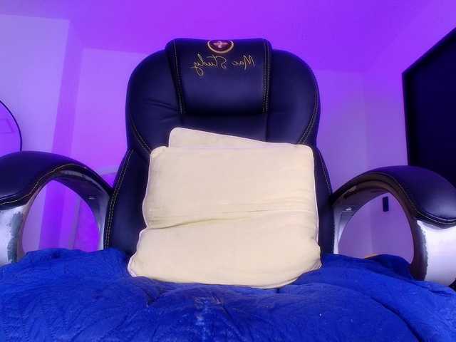 naomi-k's BongaCams show and profile