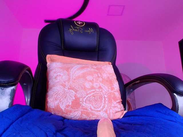 naomi-k from BongaCams