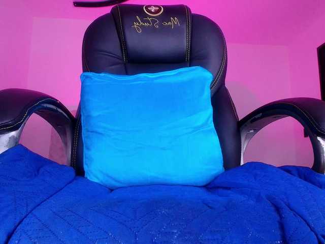 naomi-k's BongaCams show and profile