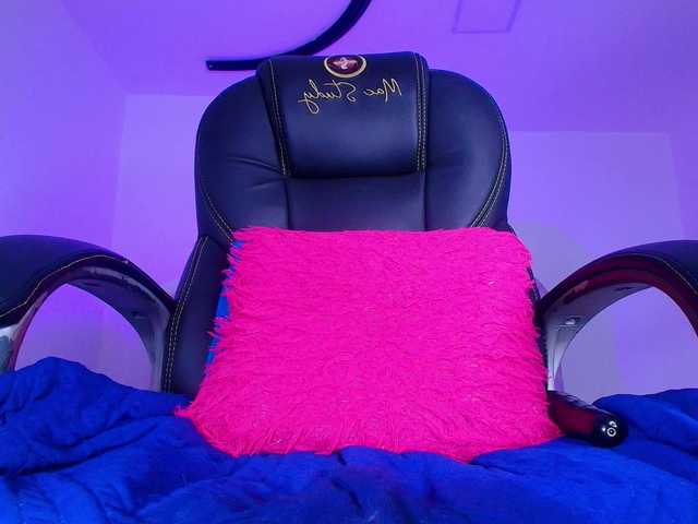 naomi-k's BongaCams show and profile