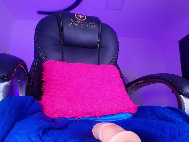 naomi-k's BongaCams show and profile