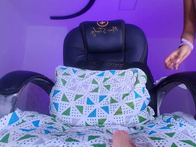 naomi-k's BongaCams show and profile