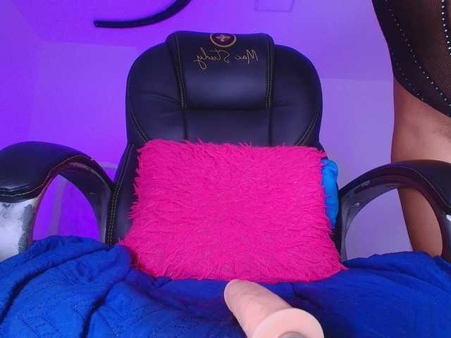 naomi-k's BongaCams show and profile