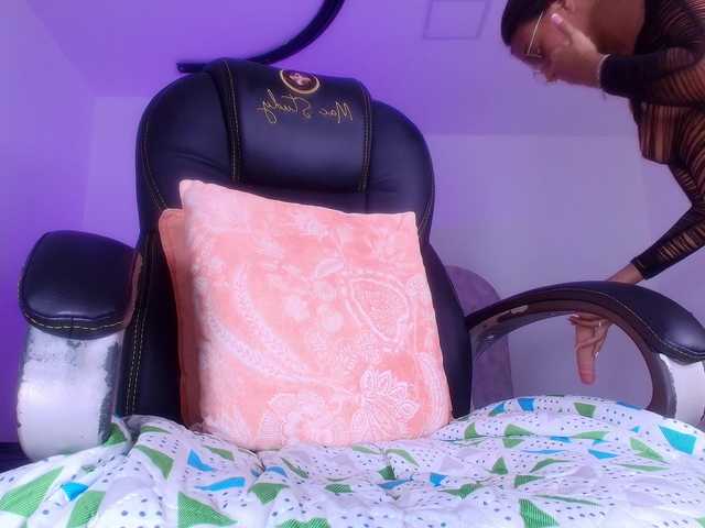 naomi-k's BongaCams show and profile