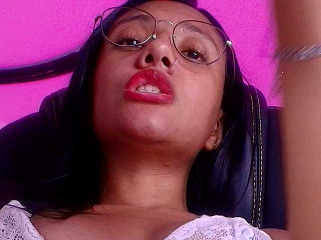 naomi-k's BongaCams show and profile