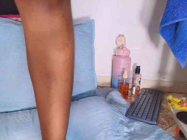 naomi-k webcam