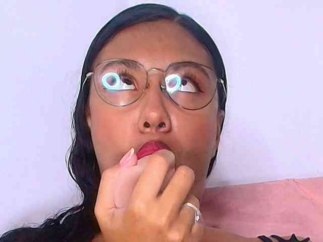 naomi-k webcam
