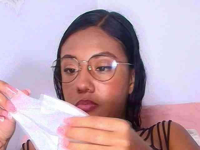 naomi-k webcam