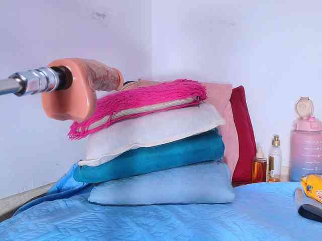 naomi-k webcam