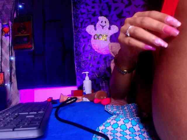 naomi-k webcam