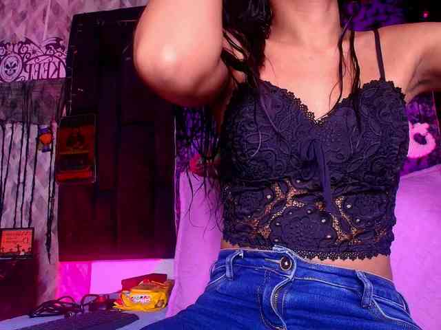 naomi-k webcam