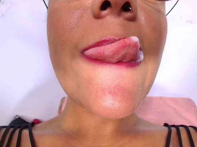 naomi-k webcam