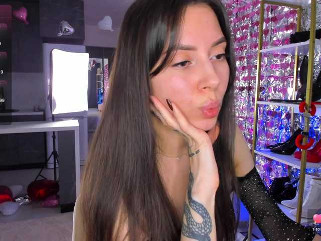 Ashley-Wow's BongaCams show and profile