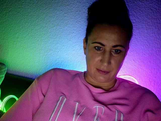 Cyrtlysue666666 webcam