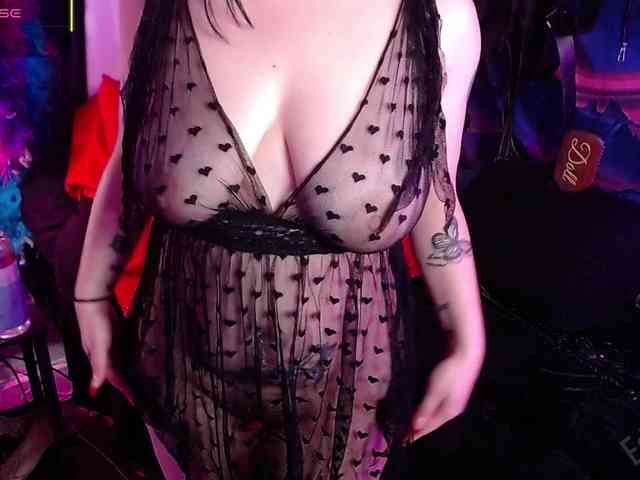 The-Edge-Doll webcam