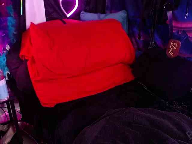 The-Edge-Doll webcam