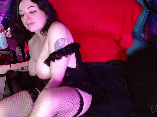 The-Edge-Doll webcam