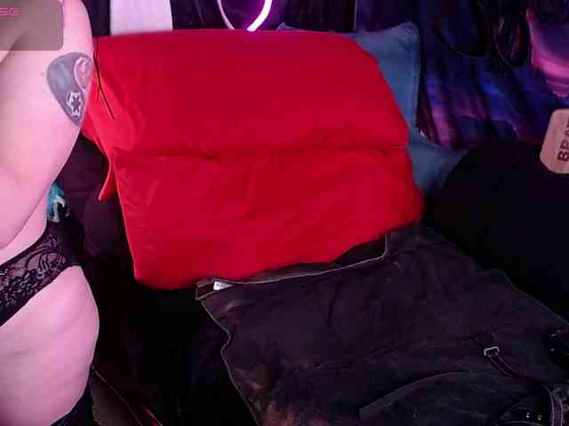 The-Edge-Doll webcam