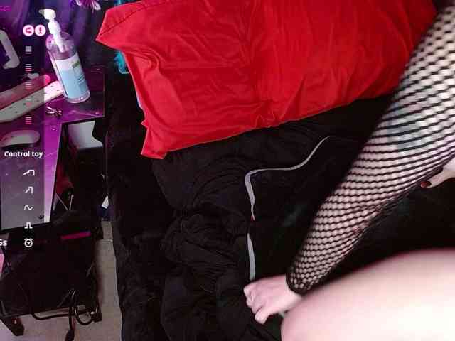 The-Edge-Doll webcam