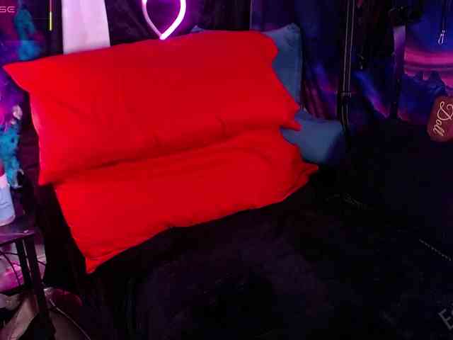 The-Edge-Doll webcam