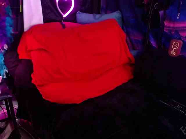 The-Edge-Doll webcam