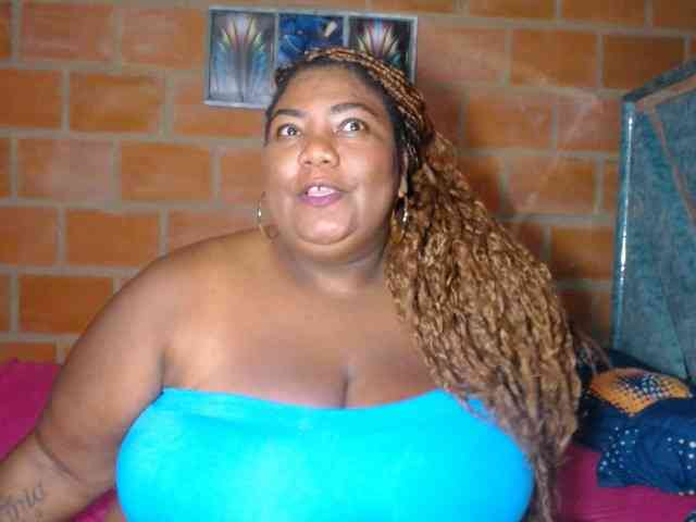 bustyboobsxxll webcam