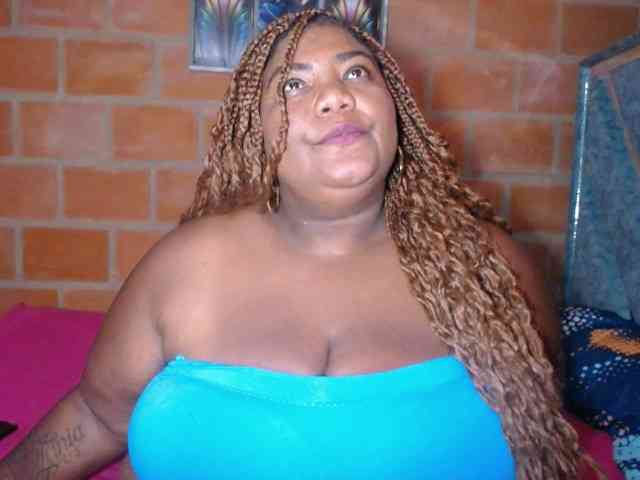 bustyboobsxxll webcam