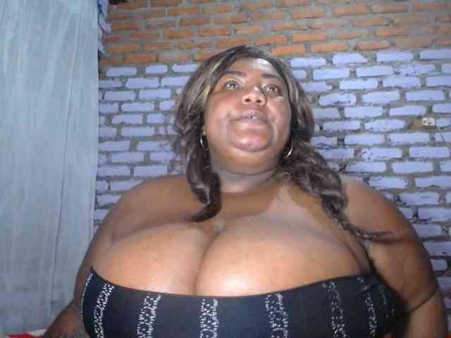 bustyboobsxxll webcam