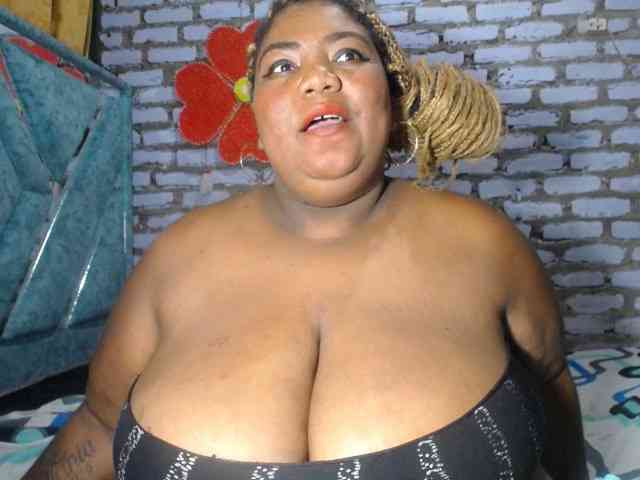 bustyboobsxxll webcam