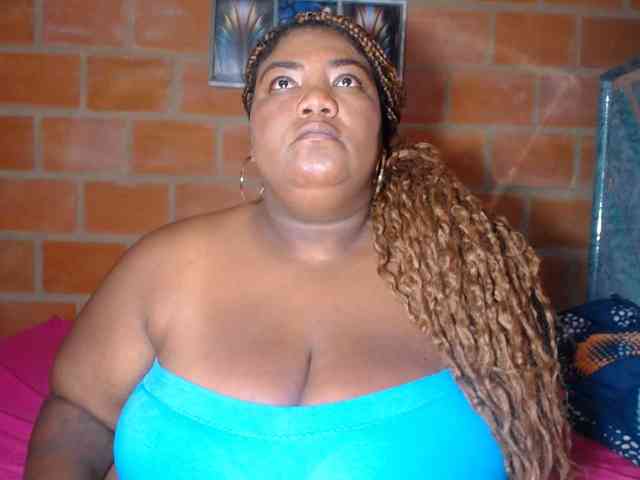 bustyboobsxxll webcam